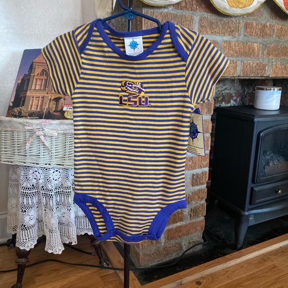NWT CREATIVE KNITWEAR LSU TIGER ONESIE SIZE 6-9 months - Picture 8 of 16